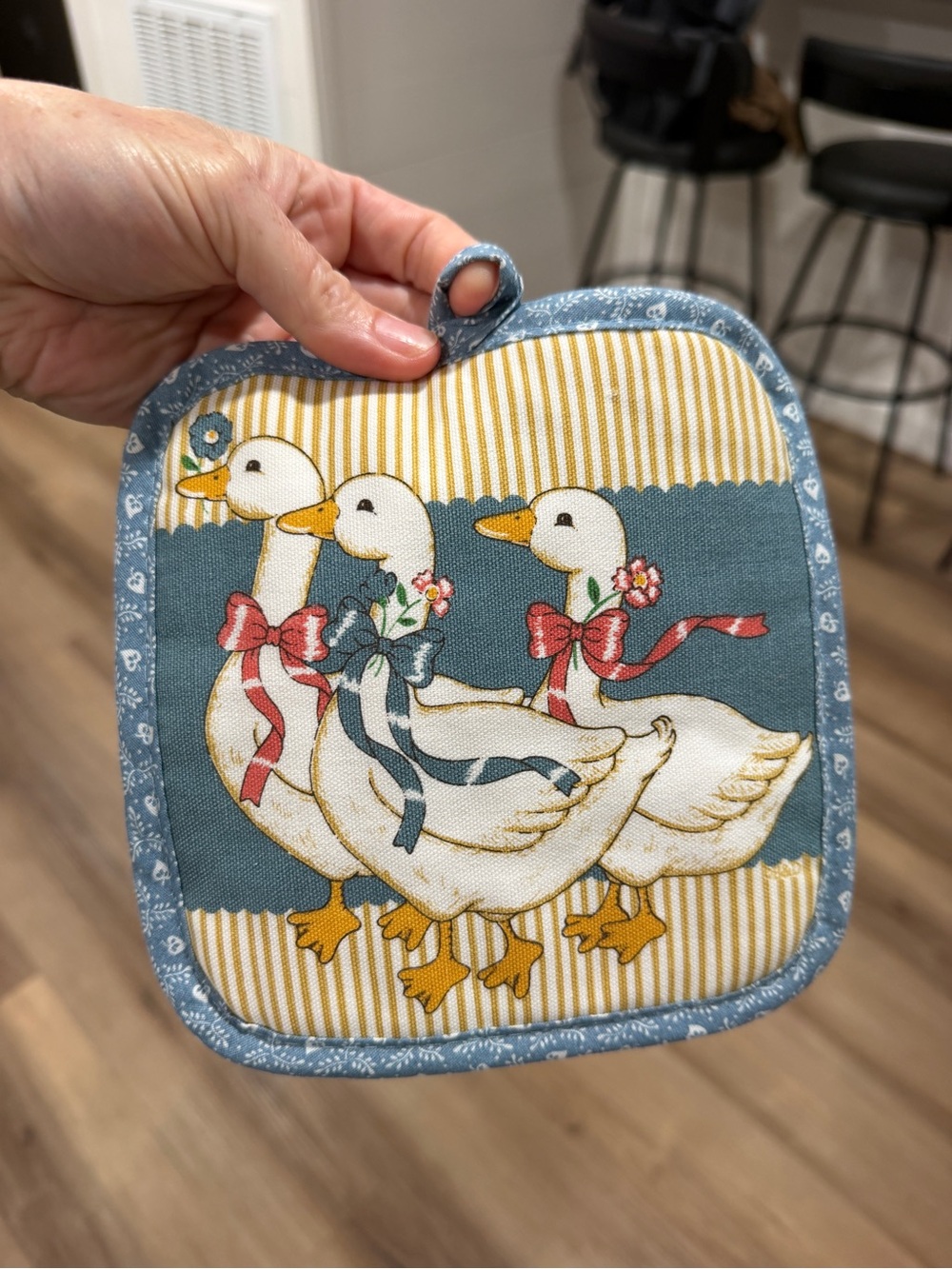 Vintage Blue Bow Geese Pot Holder 1990s Blue Floral Striped Hanging Loop Kitchen - Picture 4 of 6